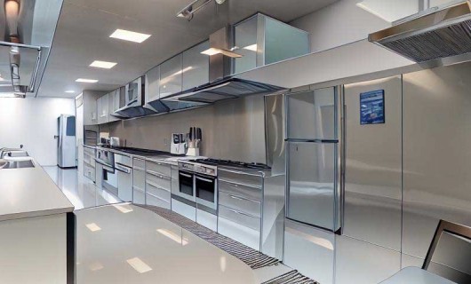 新时代下<span class=