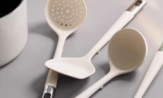 硅胶厨具：现代厨房的<span class=