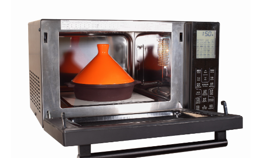 “爸妈的厨房，安全也要潮”——银发友好型厨电搜索量年增200%，防干烧+语音播报让2.5亿老人“敢开火、开好火