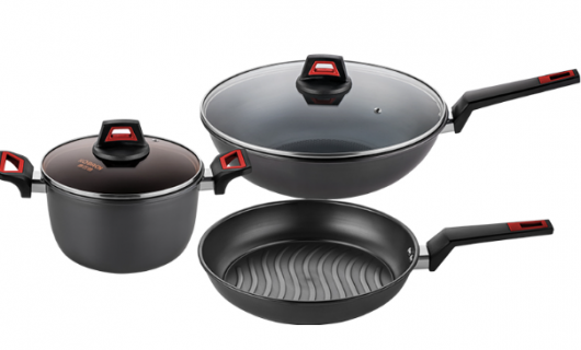 不粘锅推荐别乱买！3款真实测评+避坑指南，选对一口锅煎蛋都不用油！