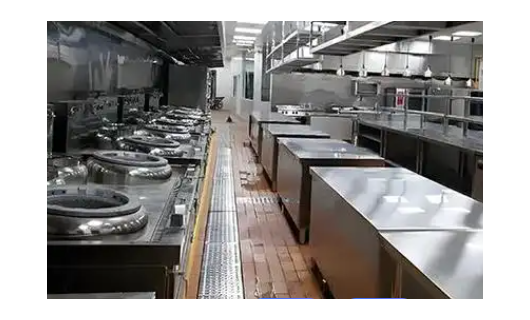 酒店厨房设备如何实现“高效+节能”双突破?2025年智慧后厨新标杆解析