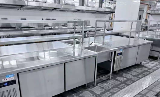 大型超市厨房设备如何支撑“现做+即食”新消费模式？2025年智慧熟食区升级指南