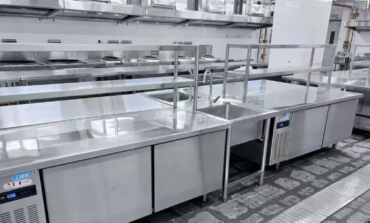 30平米小吃店“生死线”：2026年最新厨房设备清单与避坑预算表，帮你在开业前省下3万块！