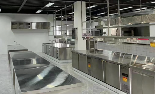 拒绝“盲选”踩坑！2026珠三角商用厨具工厂实地考察全攻略：从佛山到东莞，如何一眼识破“源头好厂”？