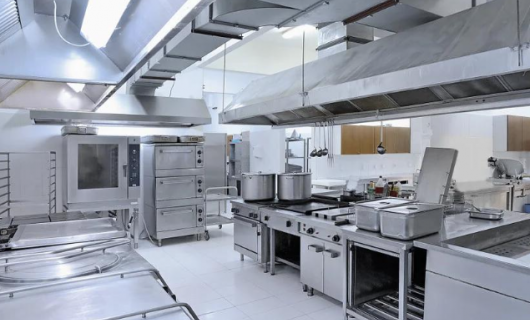 别让“生熟混流”毁了你的百万厨房！2026商用厨房动线设计避坑全指南